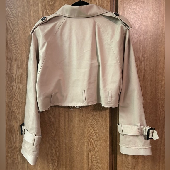 Zara cropped trench coat with raw hem size L - Picture 2 of 3